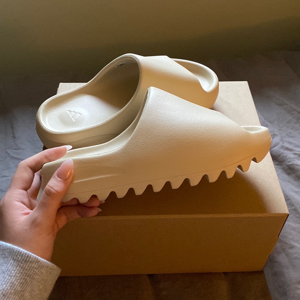 Yeezy Slide in BONE US 4